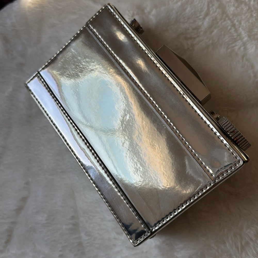 Kate Spade “Steal The Spotlight” Camera Bag - Picture 8 of 16